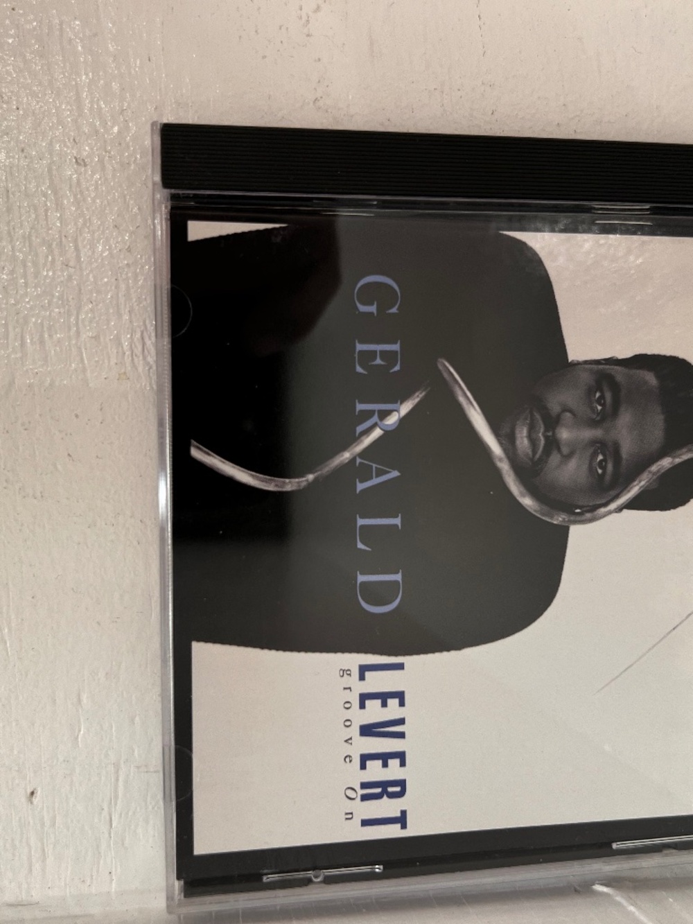Vintage CD Gerald Levert " Groove On" AT2603GT37